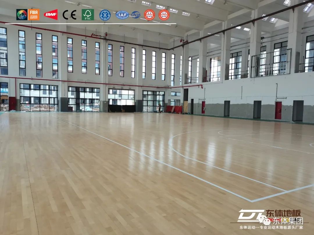 羽毛球馆运动木地板_羽毛球场地木地板价格_羽毛球木地板
