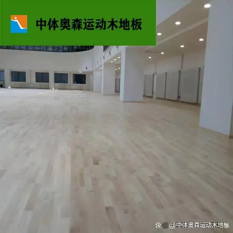 木地板施工工艺流程视频_运动木地板施工步骤_木地板施工流程及施工要点