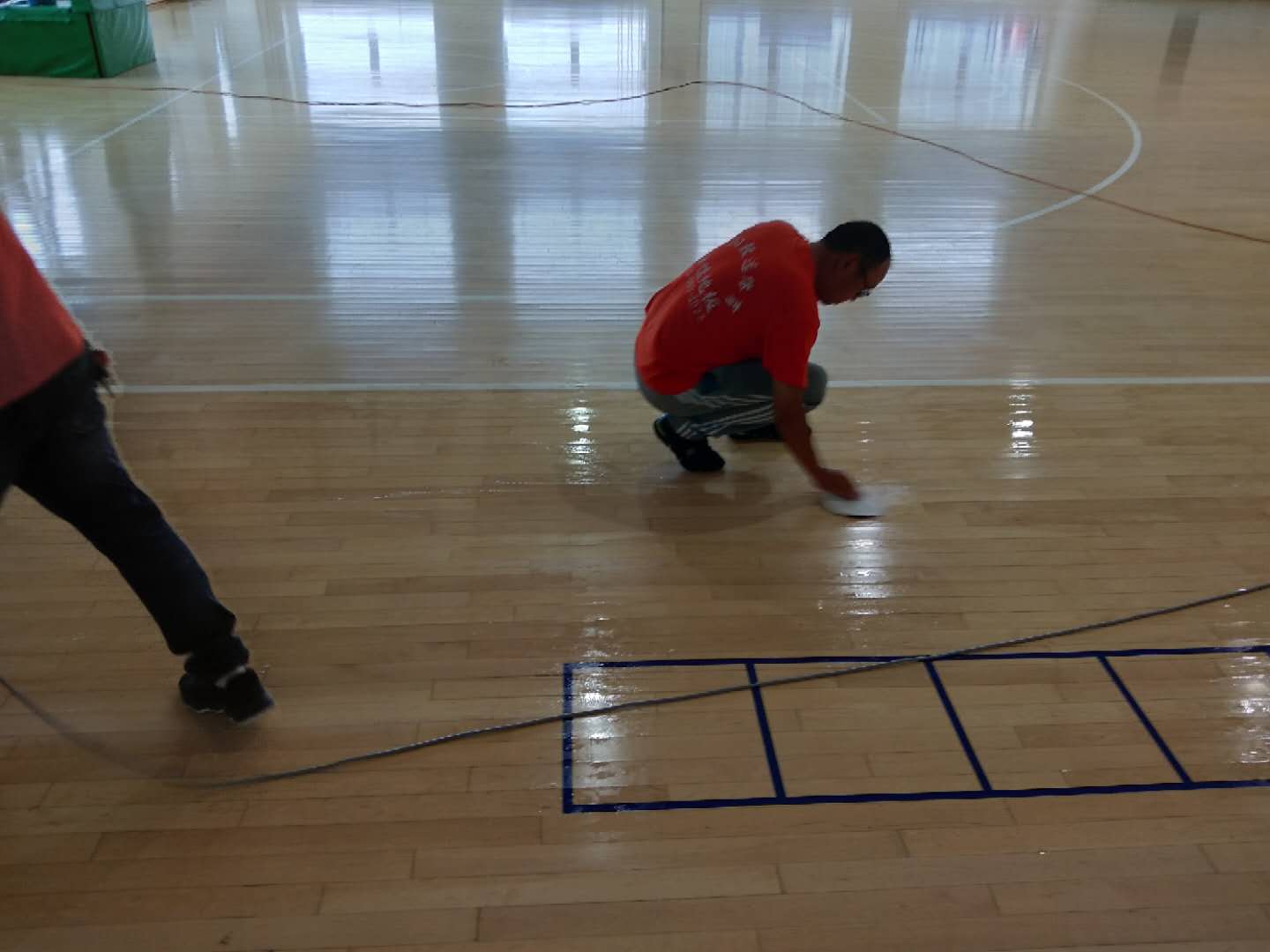 体育木地板优点_体育运动品牌木地板_体育地板的性能