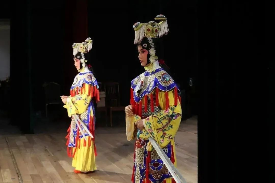 舞台上的地板是什么木_舞台地板_舞台木地板用什么材料