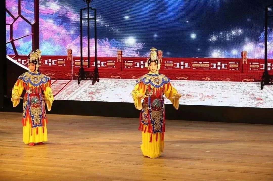 舞台地板_舞台木地板用什么材料_舞台上的地板是什么木